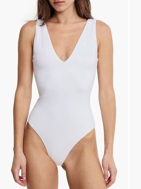 Good American deep v-neck bodysuit